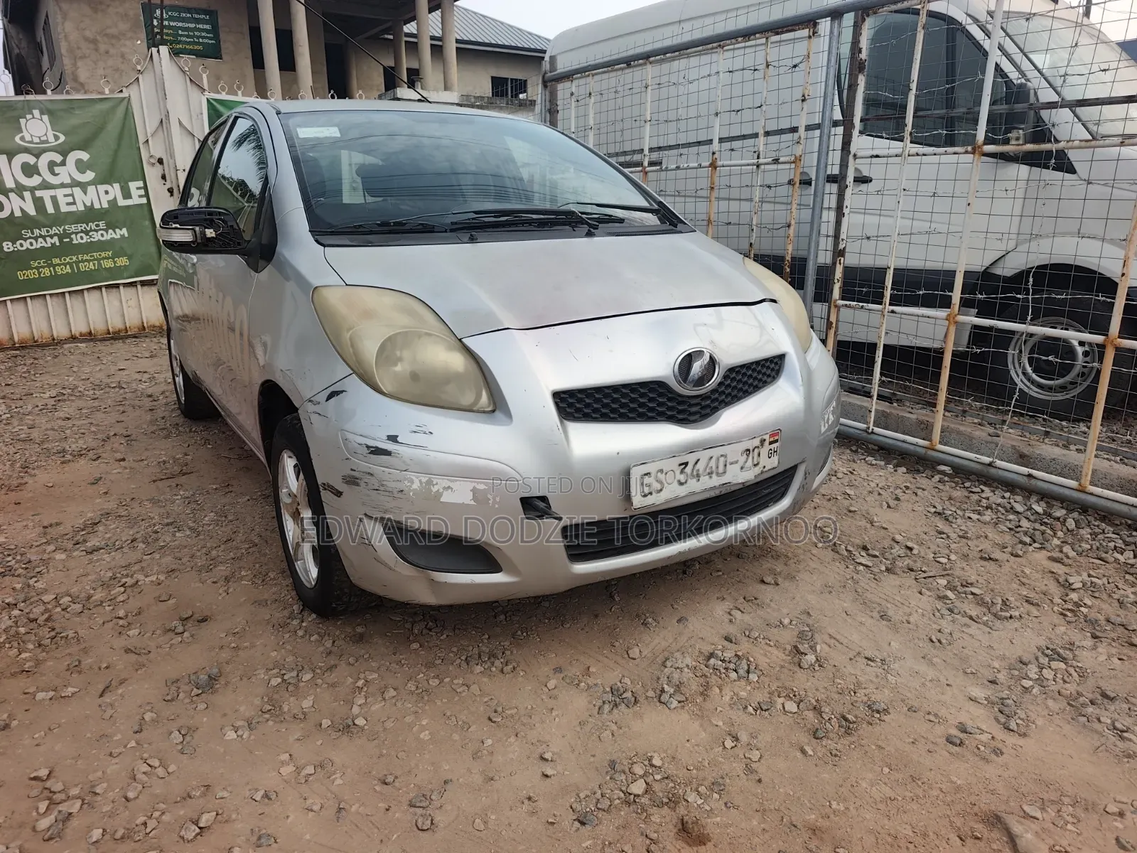 Toyota Vitz 2010 Silver