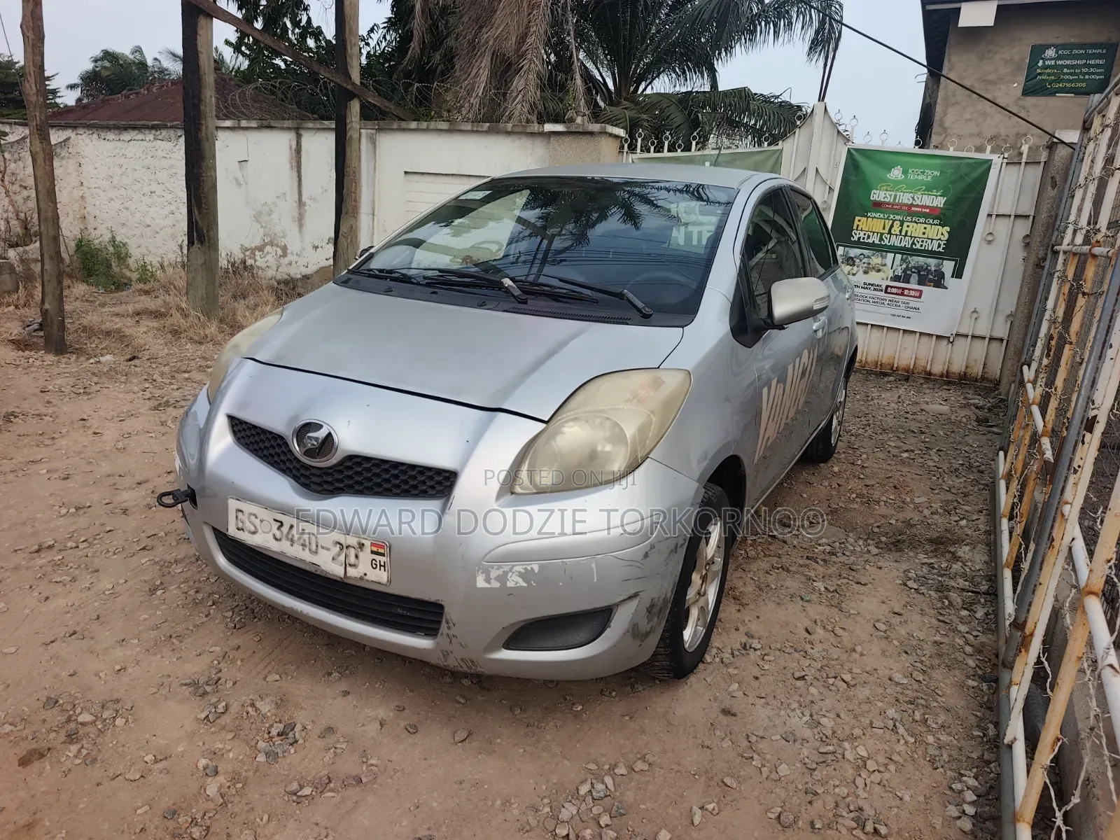 Toyota Vitz 2010 Silver