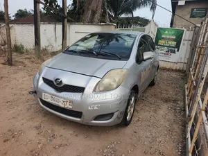 Toyota Vitz 2010 Silver