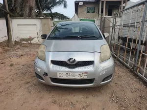 Toyota Vitz 2010 Silver