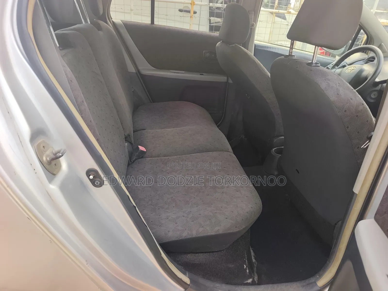 Toyota Vitz 2010 Silver