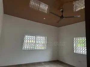 5bdrm House in Danfa for sale