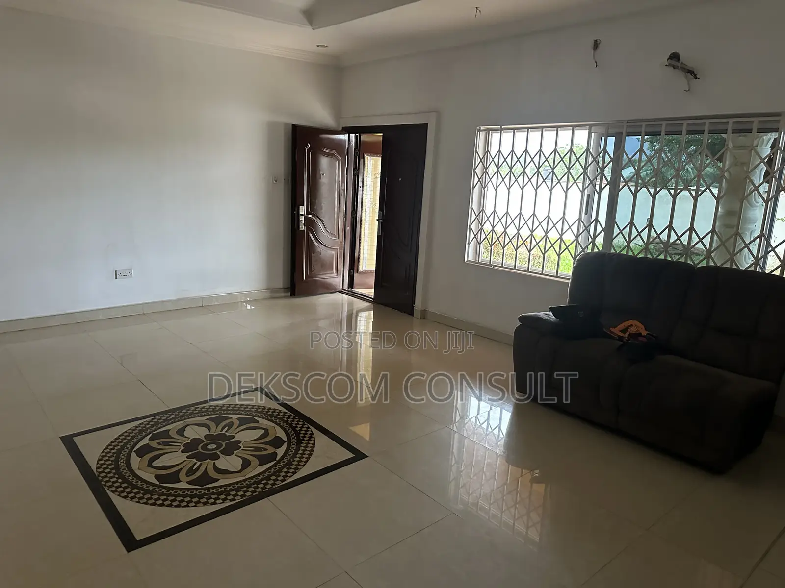 5bdrm House in Danfa for sale