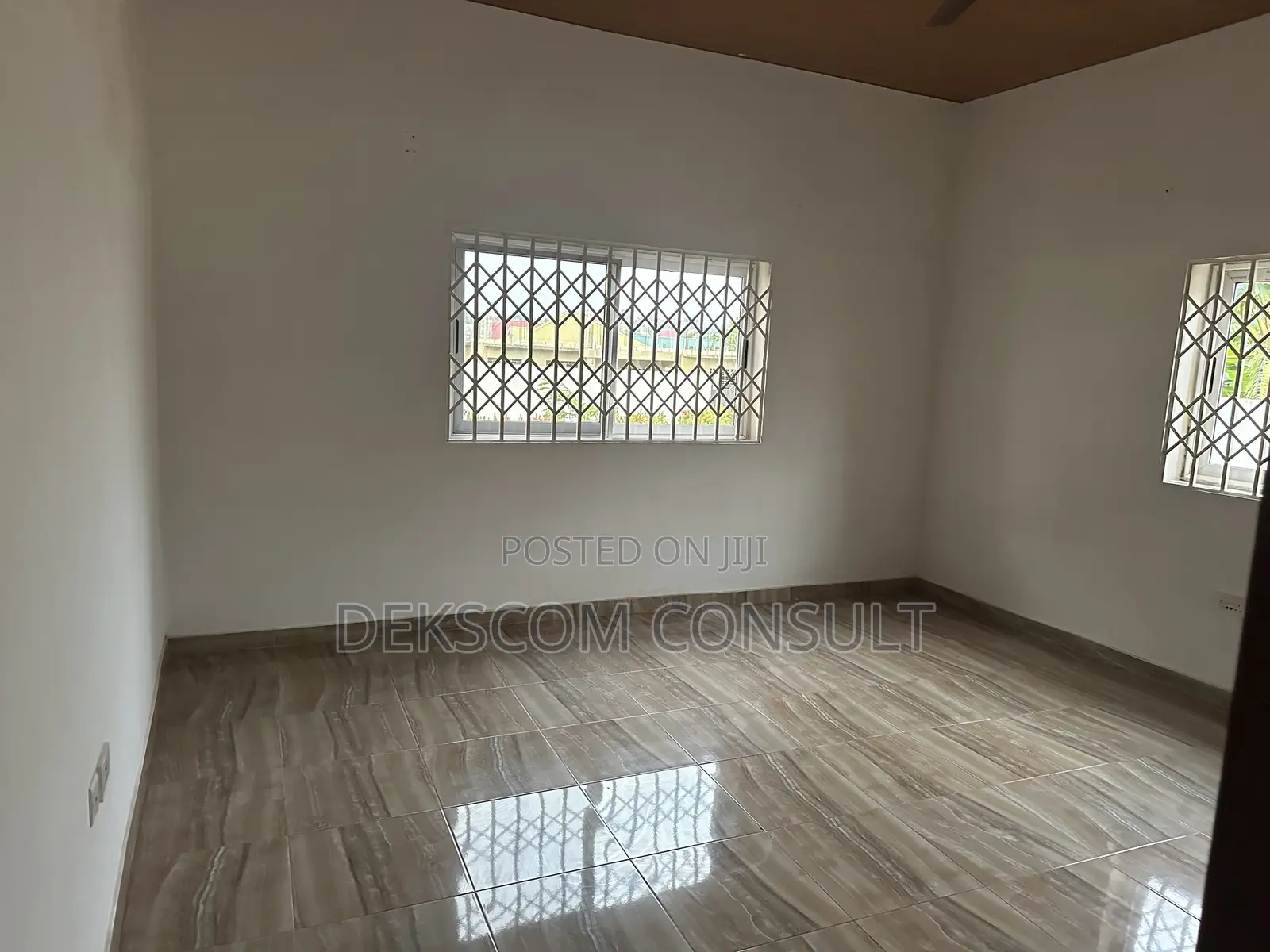 5bdrm House in Danfa for sale