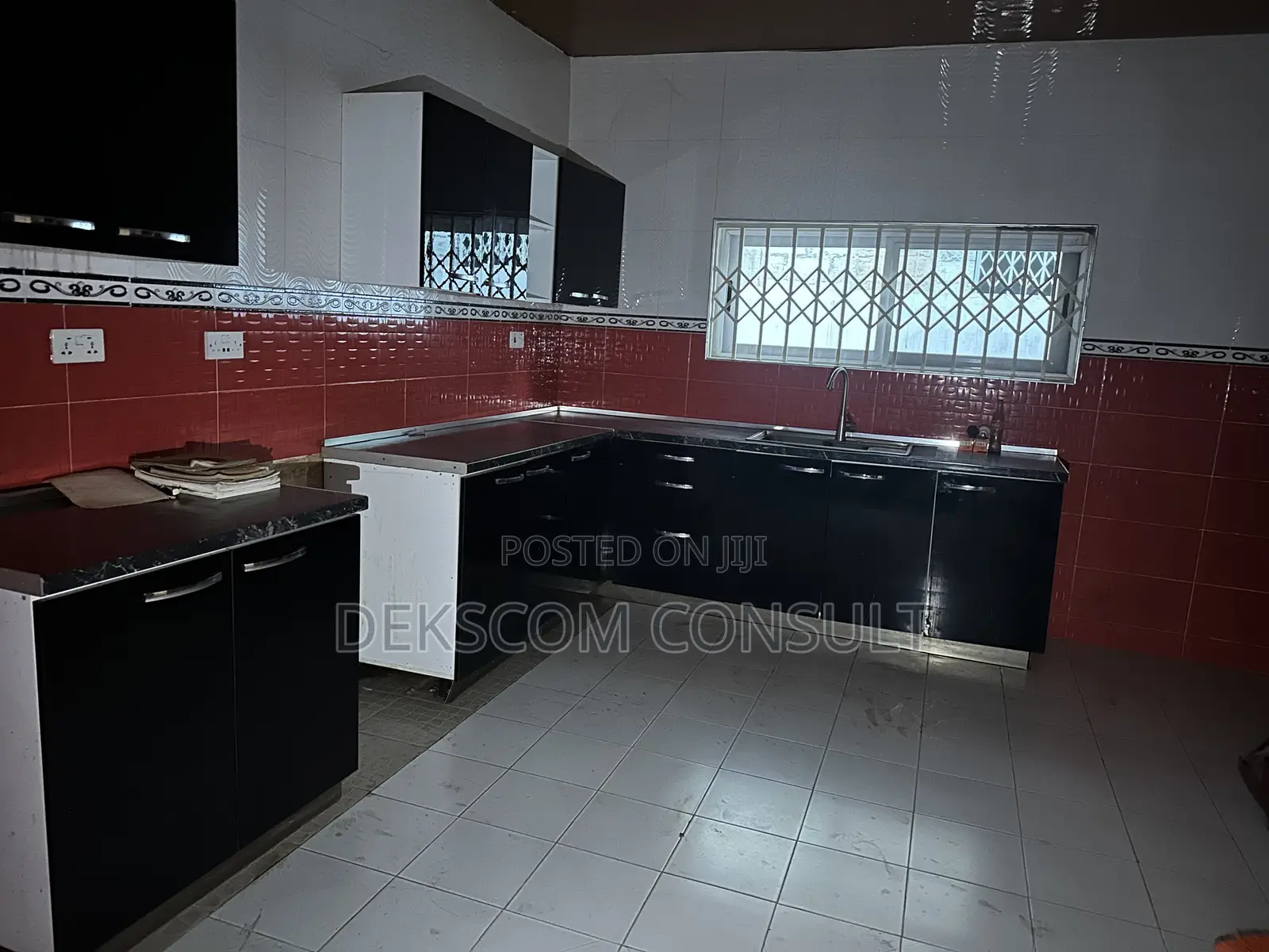 5bdrm House in Danfa for sale