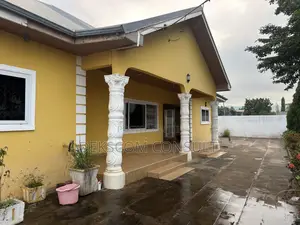5bdrm House in Danfa for sale