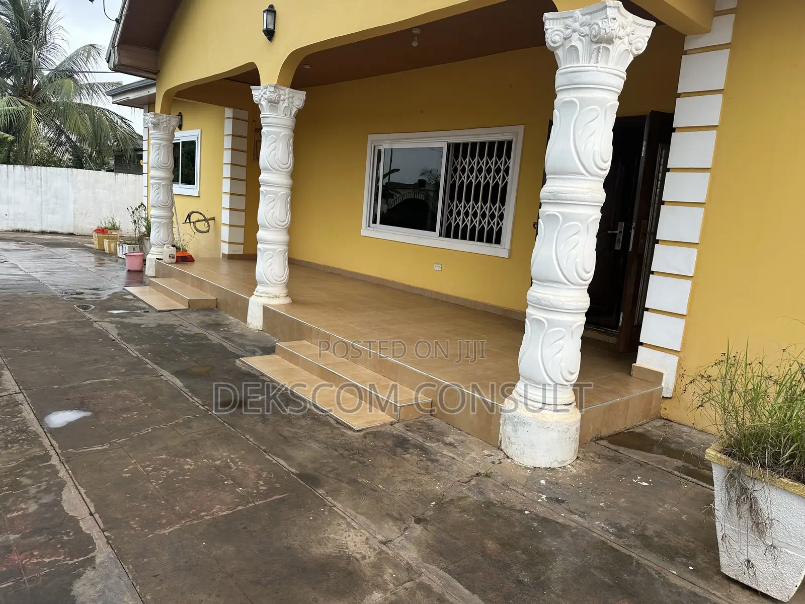 5bdrm House in Danfa for sale