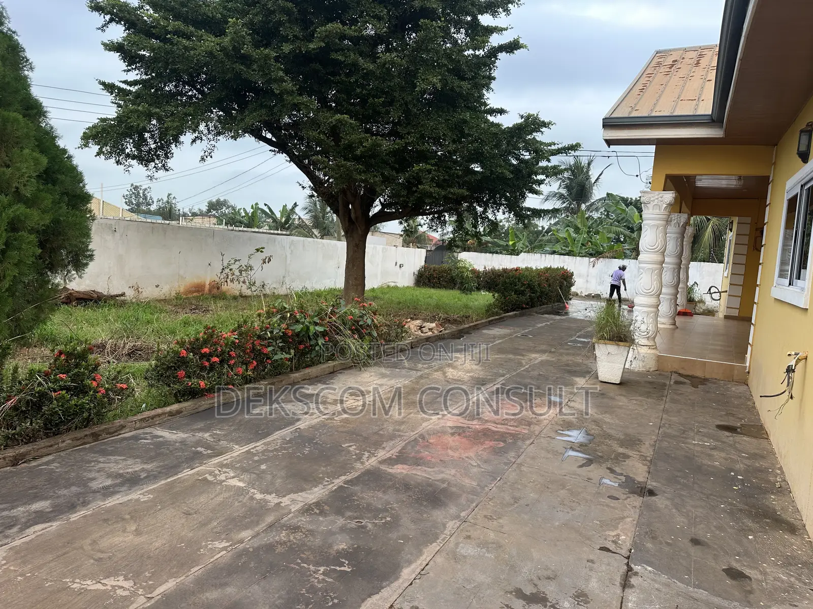 5bdrm House in Danfa for sale