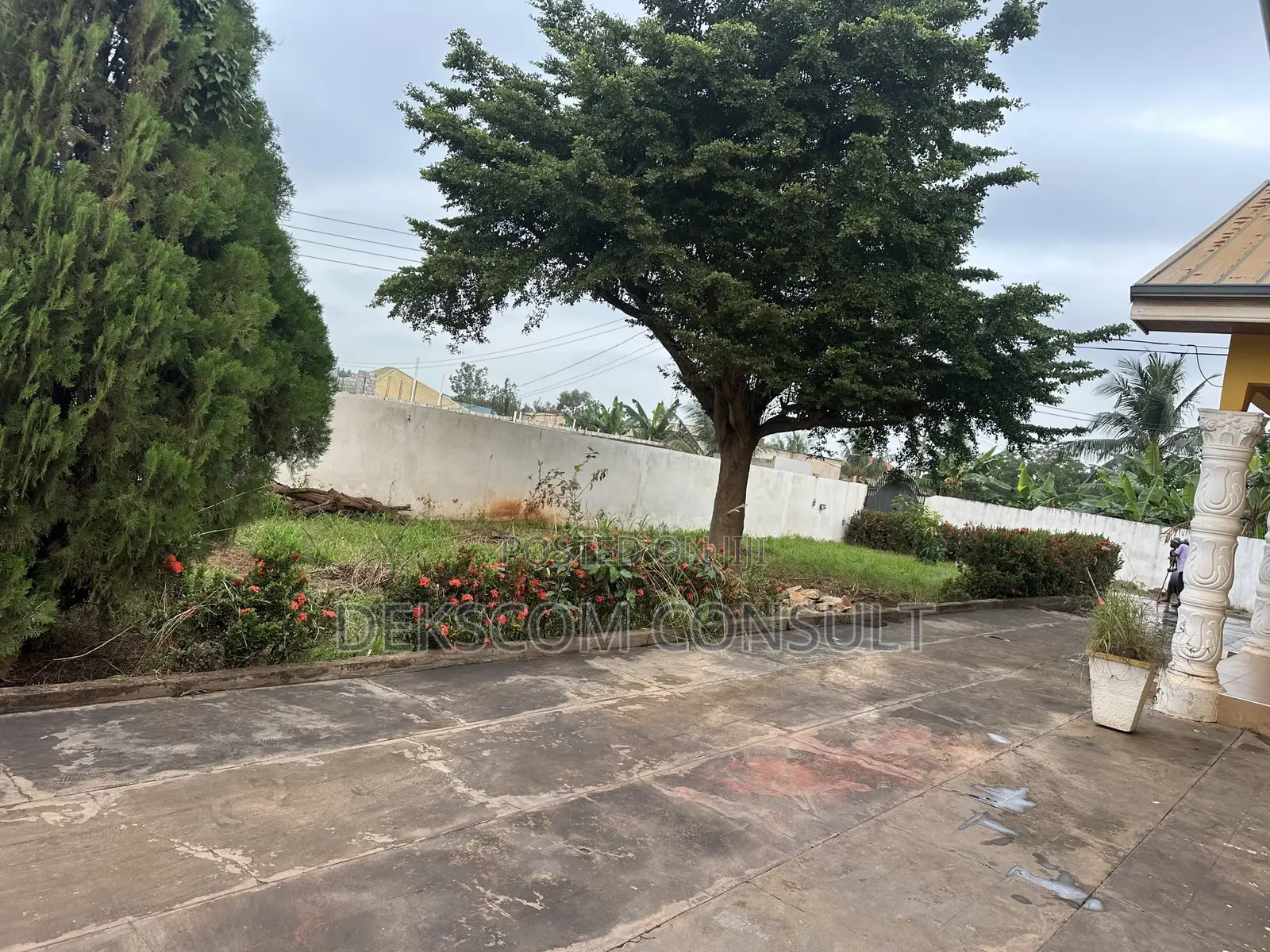 5bdrm House in Danfa for sale