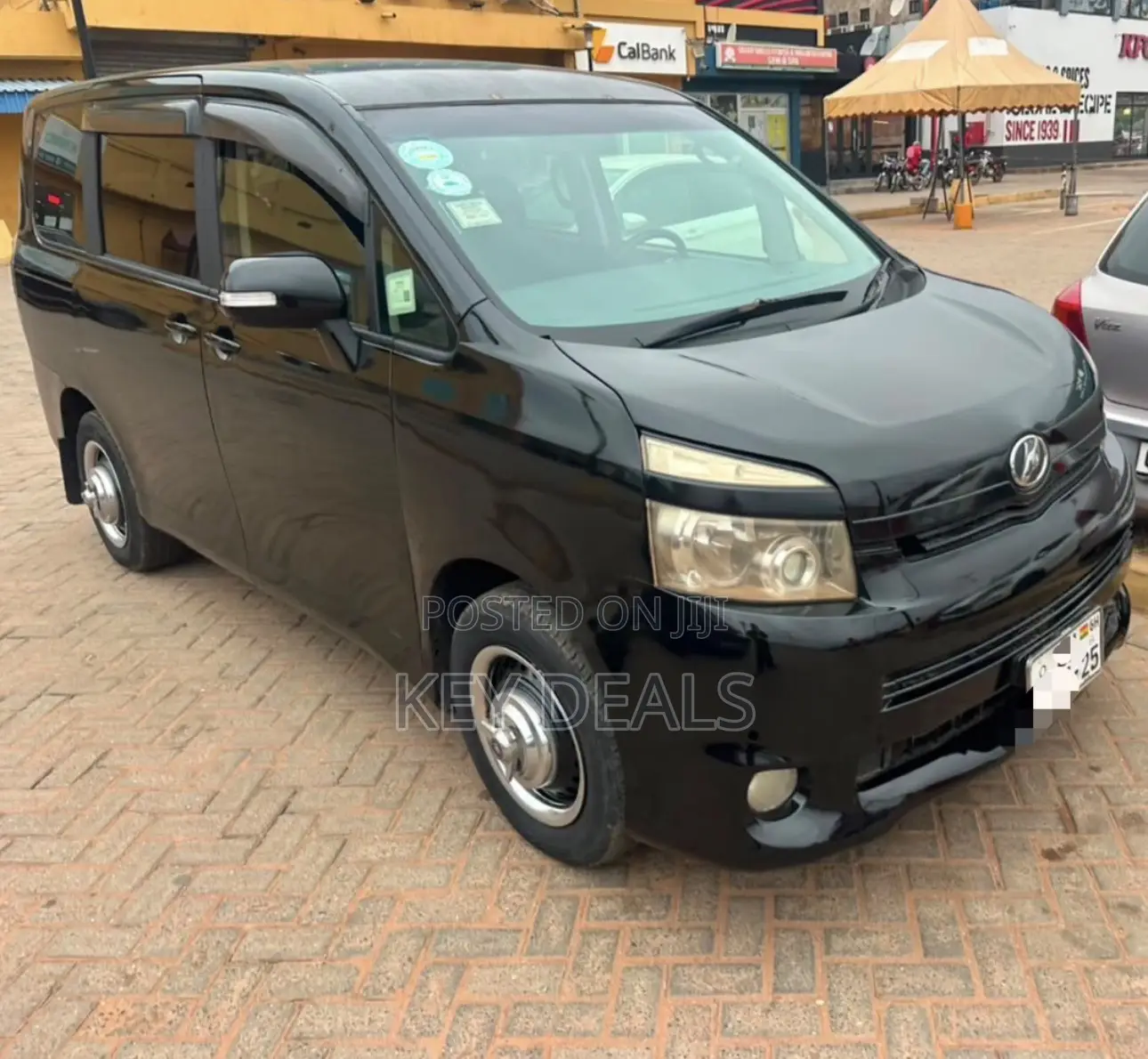 Toyota Voxy V 4WD 8-Seater 2011 Black