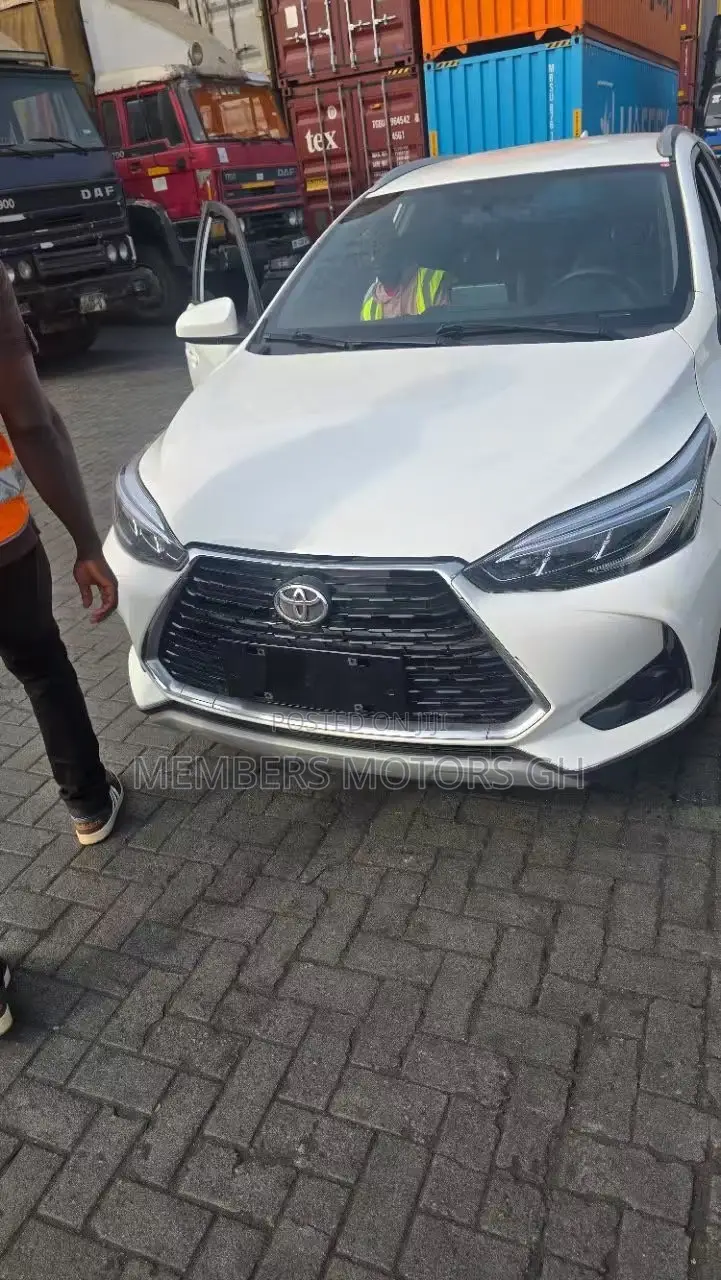 Toyota Yaris 1.5 Sedan L 2020 White