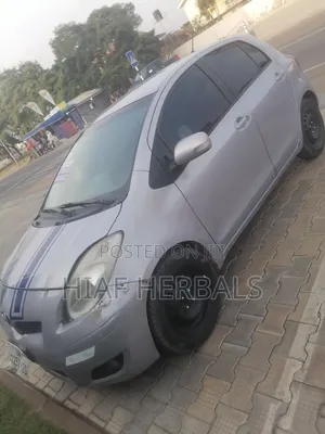Toyota Vitz 2010 Silver
