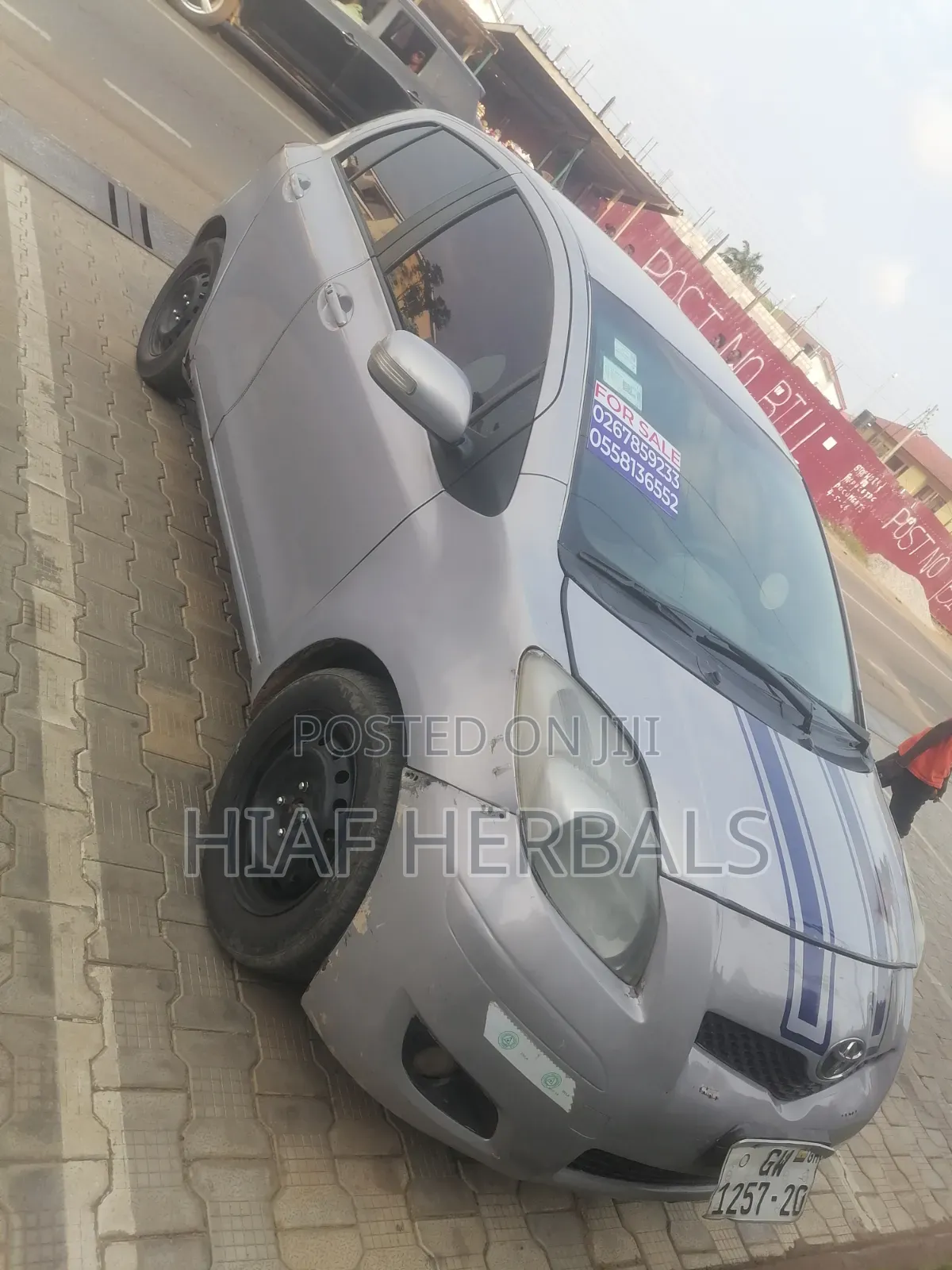 Toyota Vitz 2010 Silver