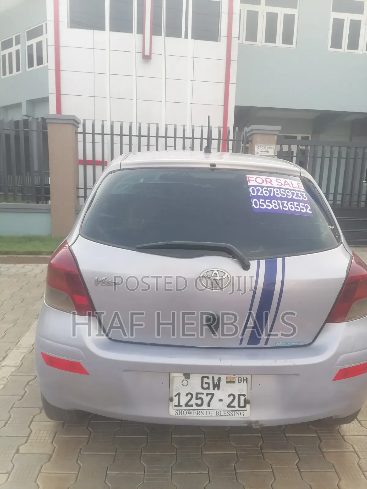 Toyota Vitz 2010 Silver