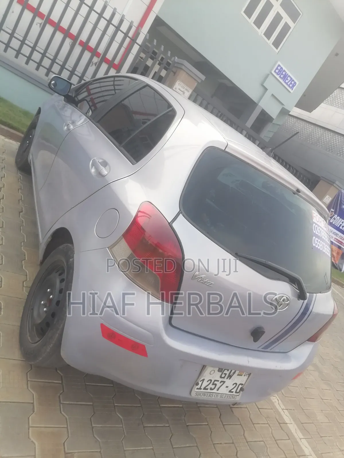 Toyota Vitz 2010 Silver