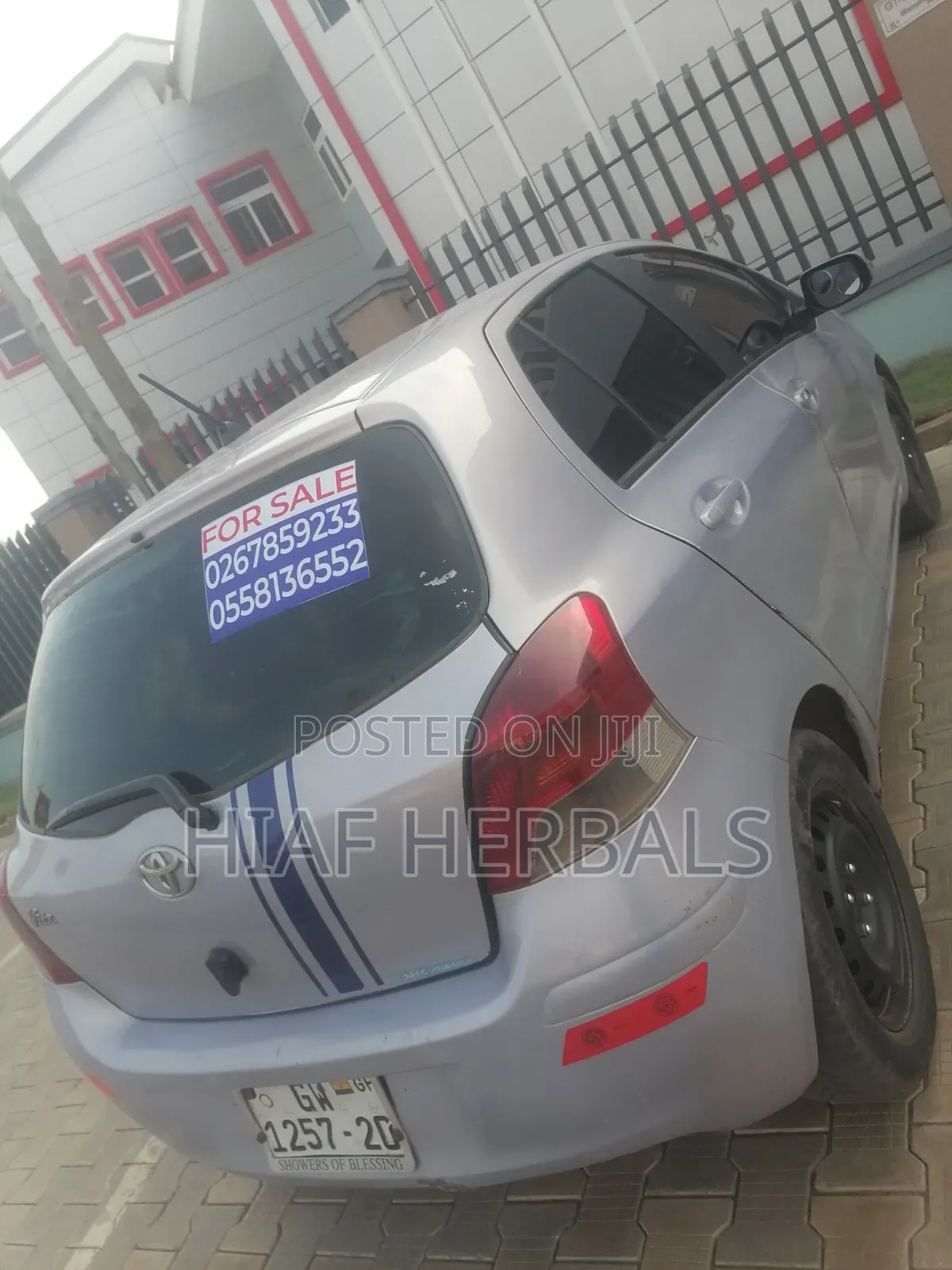 Toyota Vitz 2010 Silver