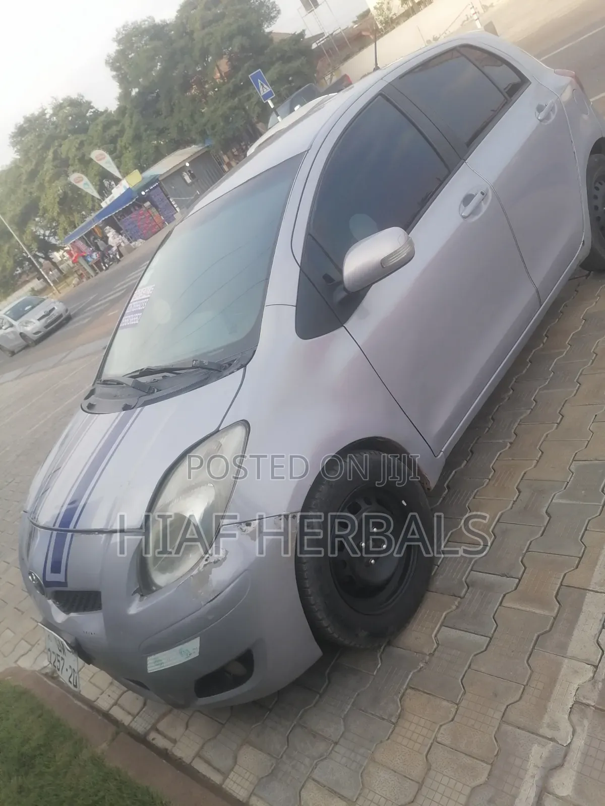 Toyota Vitz 2010 Silver