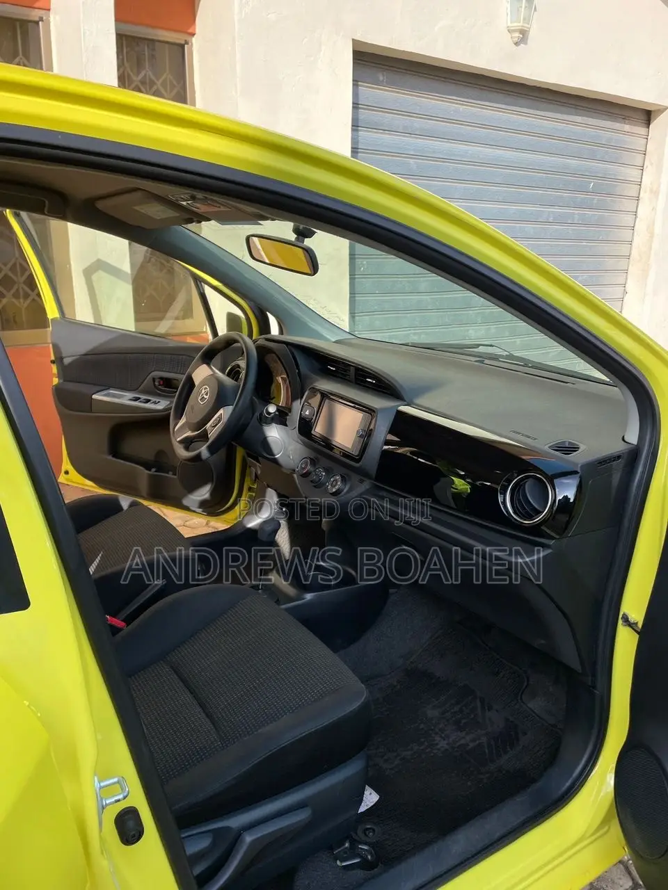 Toyota Vitz 1.3 AWD 5dr 2015 Yellow