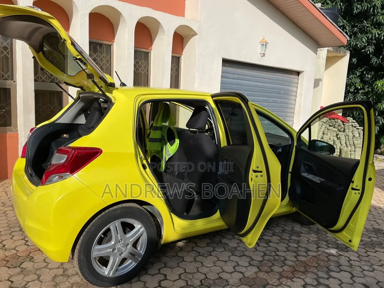 Toyota Vitz 1.3 AWD 5dr 2015 Yellow