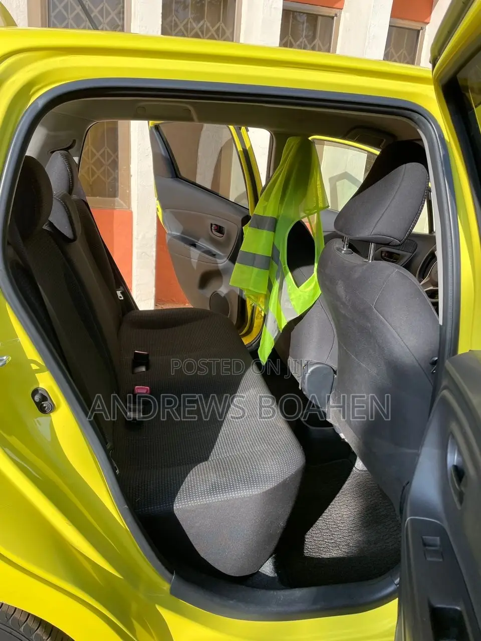 Toyota Vitz 1.3 AWD 5dr 2015 Yellow
