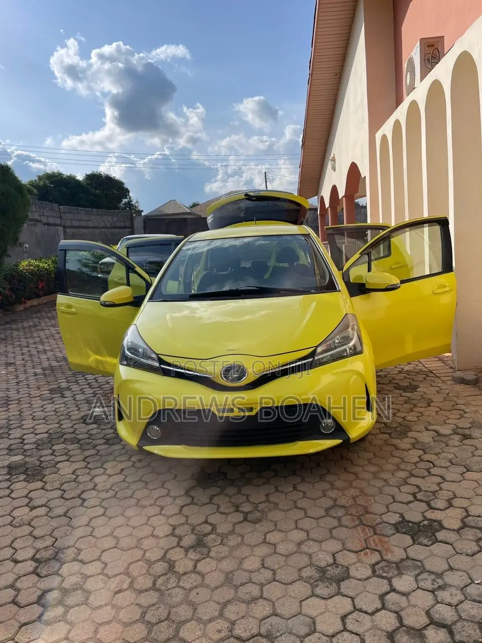 Toyota Vitz 1.3 AWD 5dr 2015 Yellow