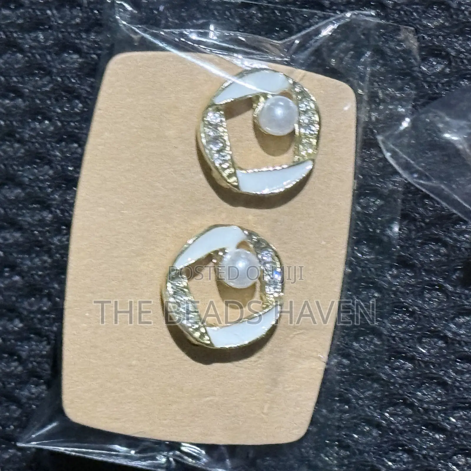 Earrings With Pearl Details