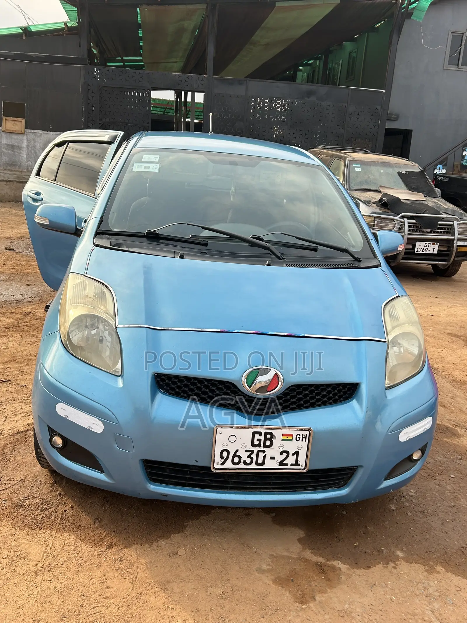 Toyota Vitz 2010 Blue