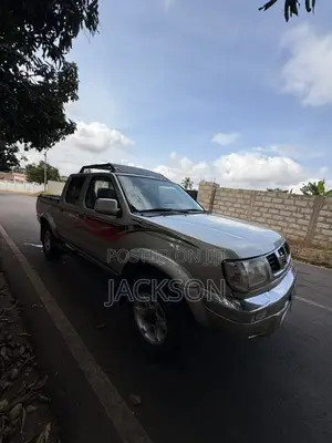 Nissan Frontier Crew Cab SE 4x4 2010 Gray