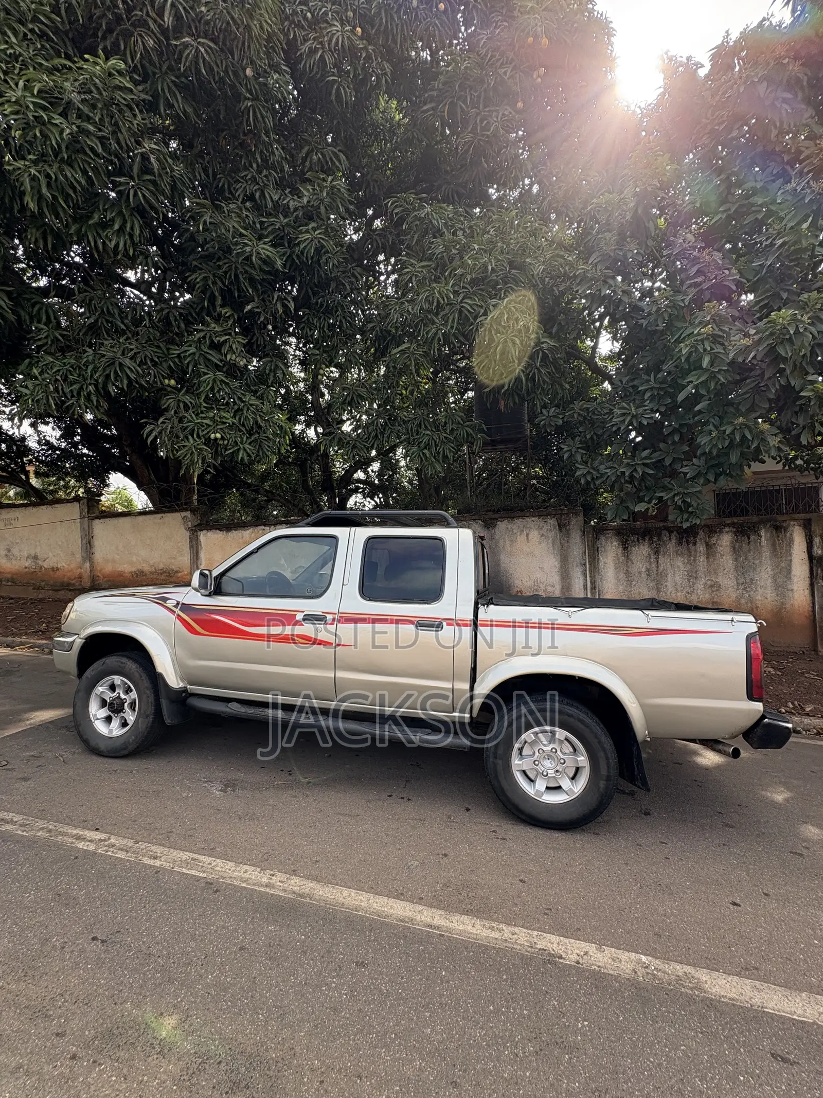 Nissan Frontier Crew Cab SE 4x4 2010 Gray