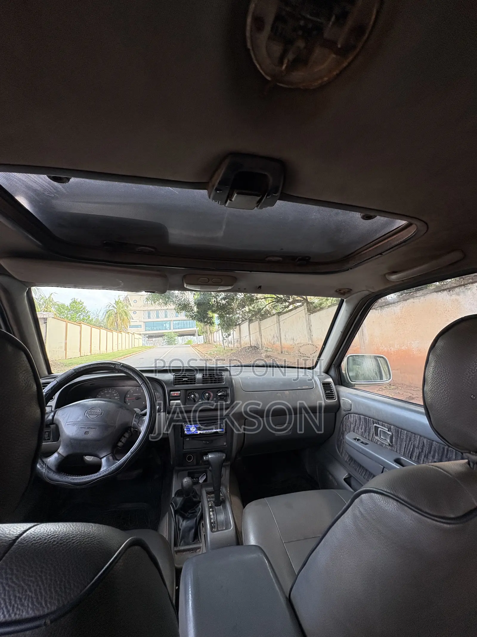 Nissan Frontier Crew Cab SE 4x4 2010 Gray
