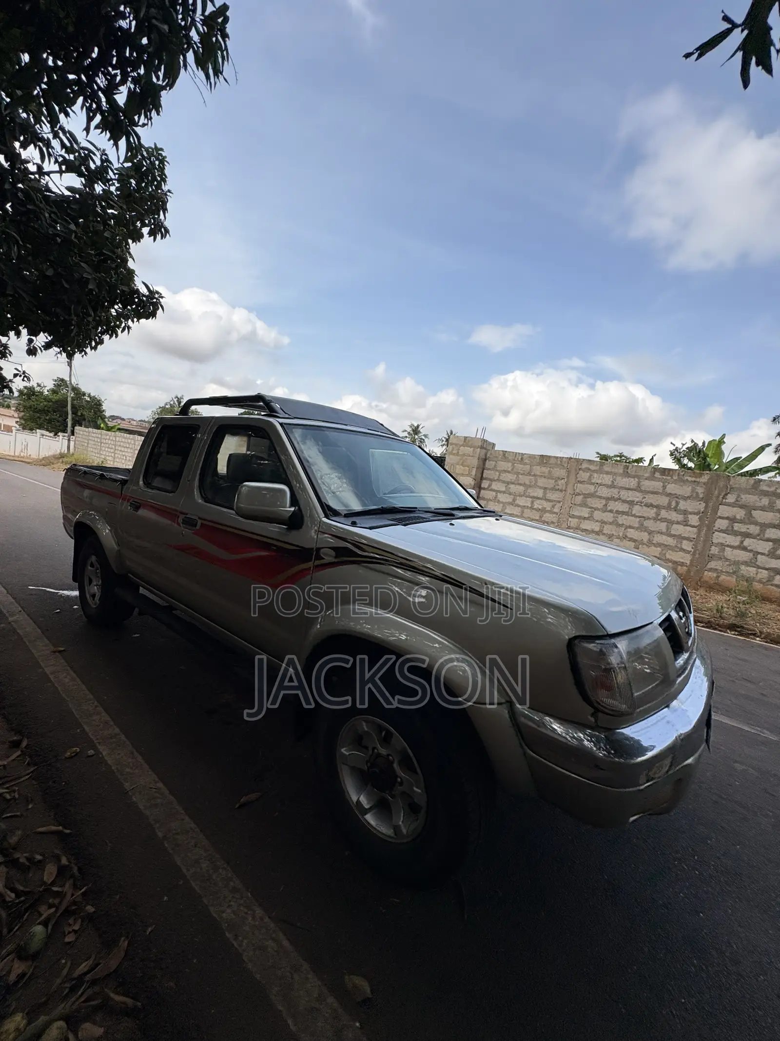 Nissan Frontier Crew Cab SE 4x4 2010 Gray