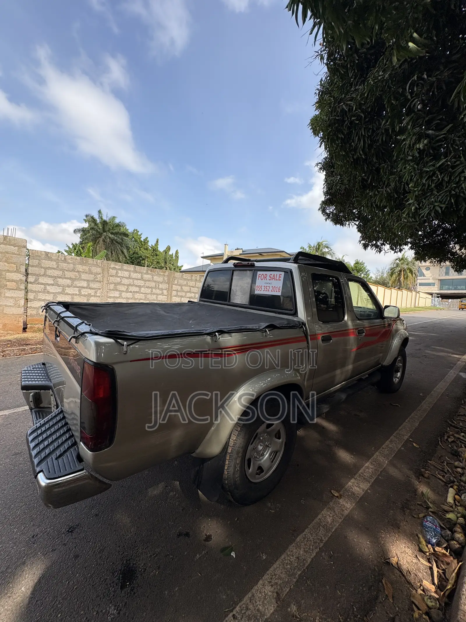 Nissan Frontier Crew Cab SE 4x4 2010 Gray