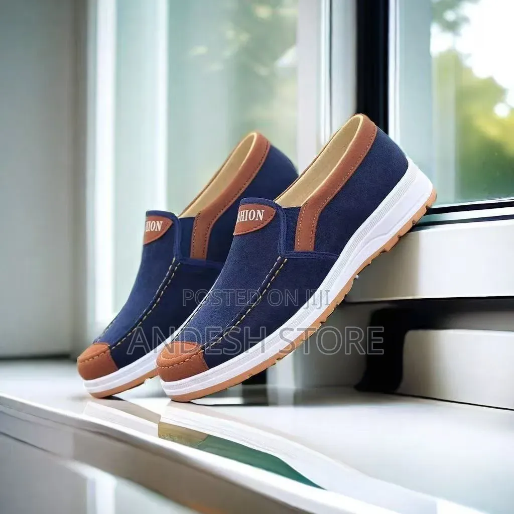 Men Sneakers Black and White Colour