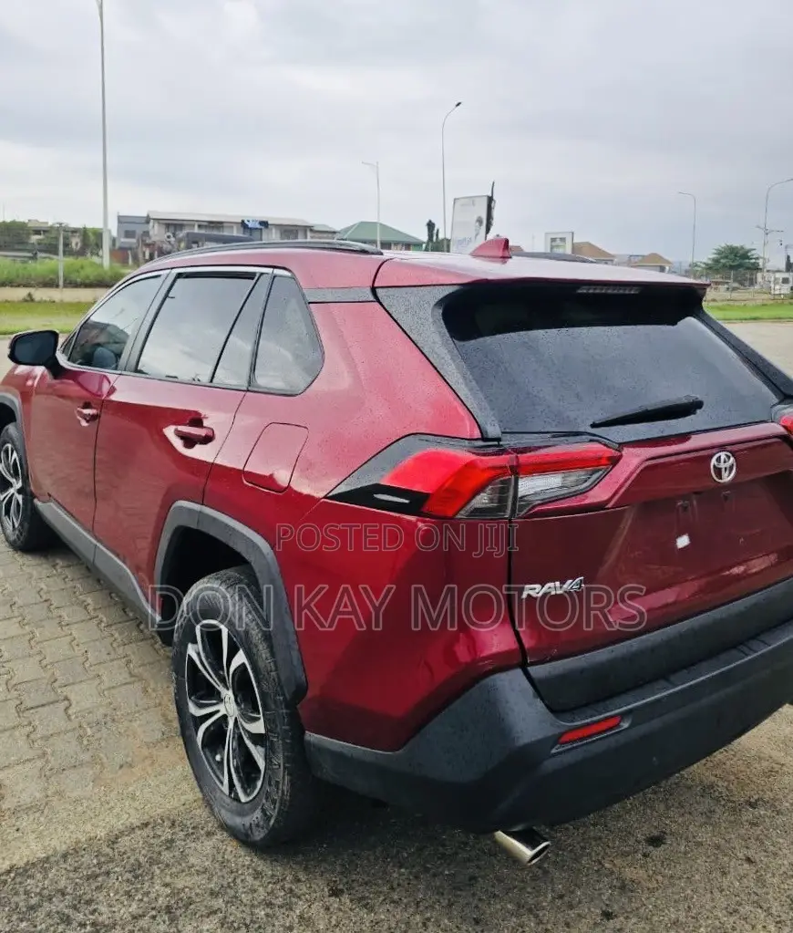 Toyota RAV4 LE AWD 2020 Red