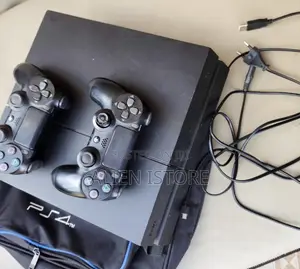 PlayStation 4 500gb ( 8 GAMES )