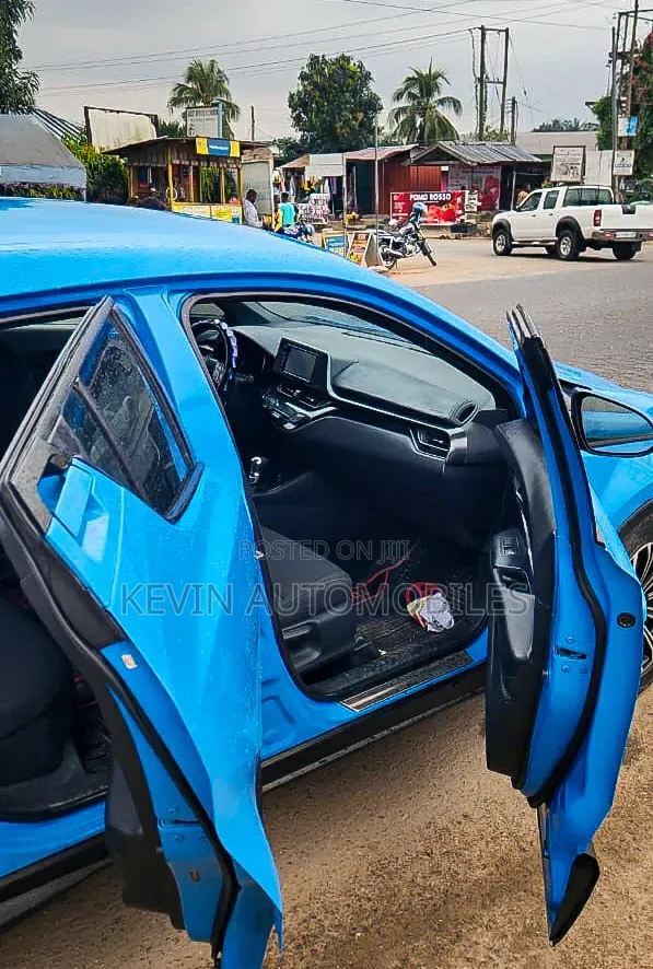 Toyota C-HR 2019 Blue