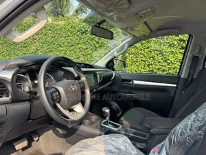 Toyota Hilux 2025 Gray