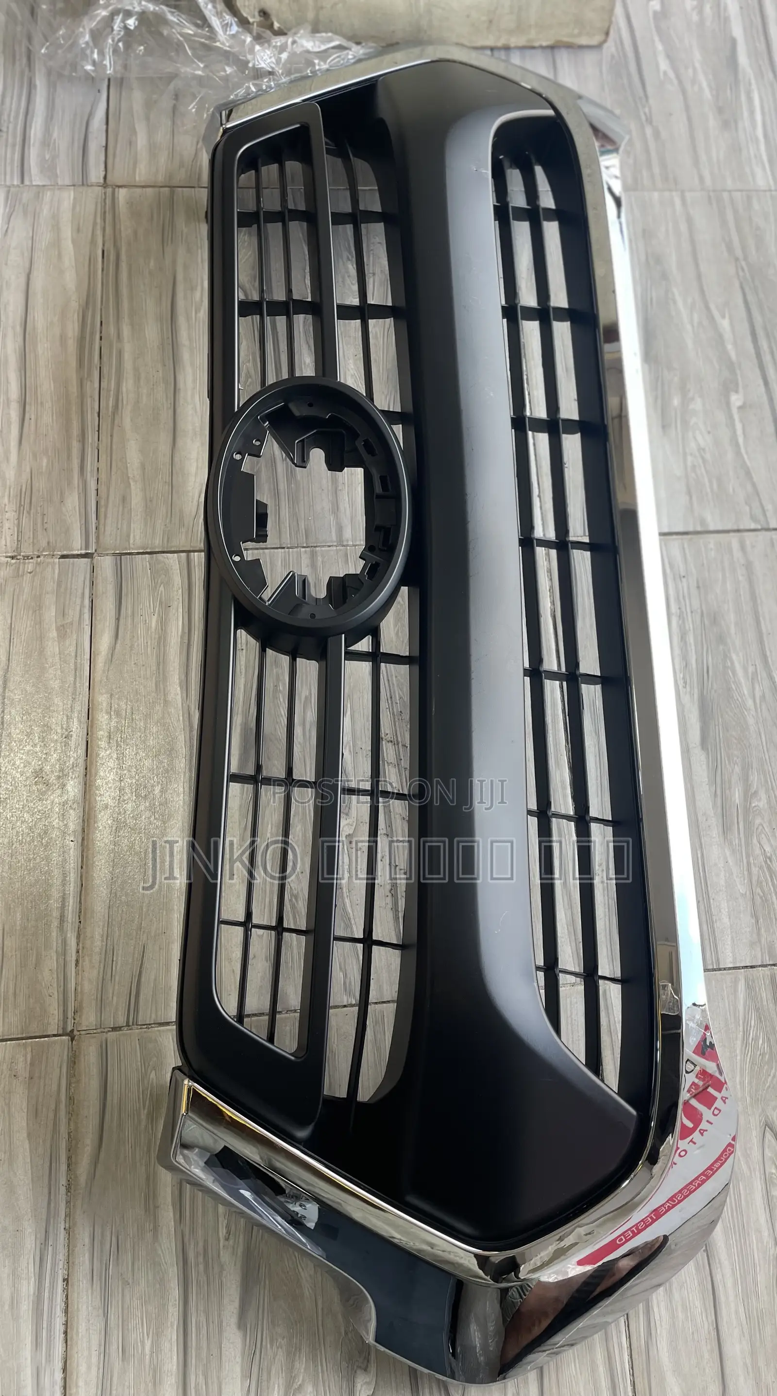 Toyota Hilux 2020-2025 Grille