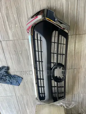Toyota Hilux 2020-2025 Grille