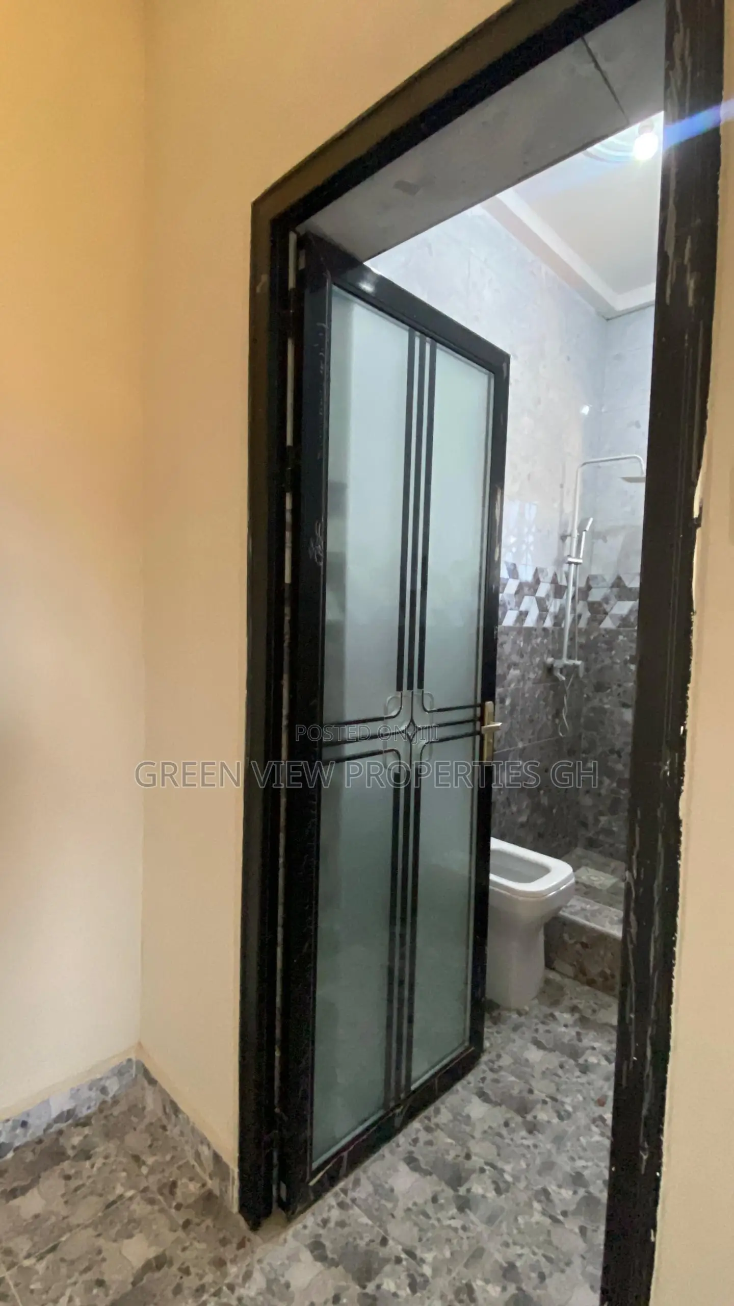 1bdrm Apartment in West Hills Mall Area for rent