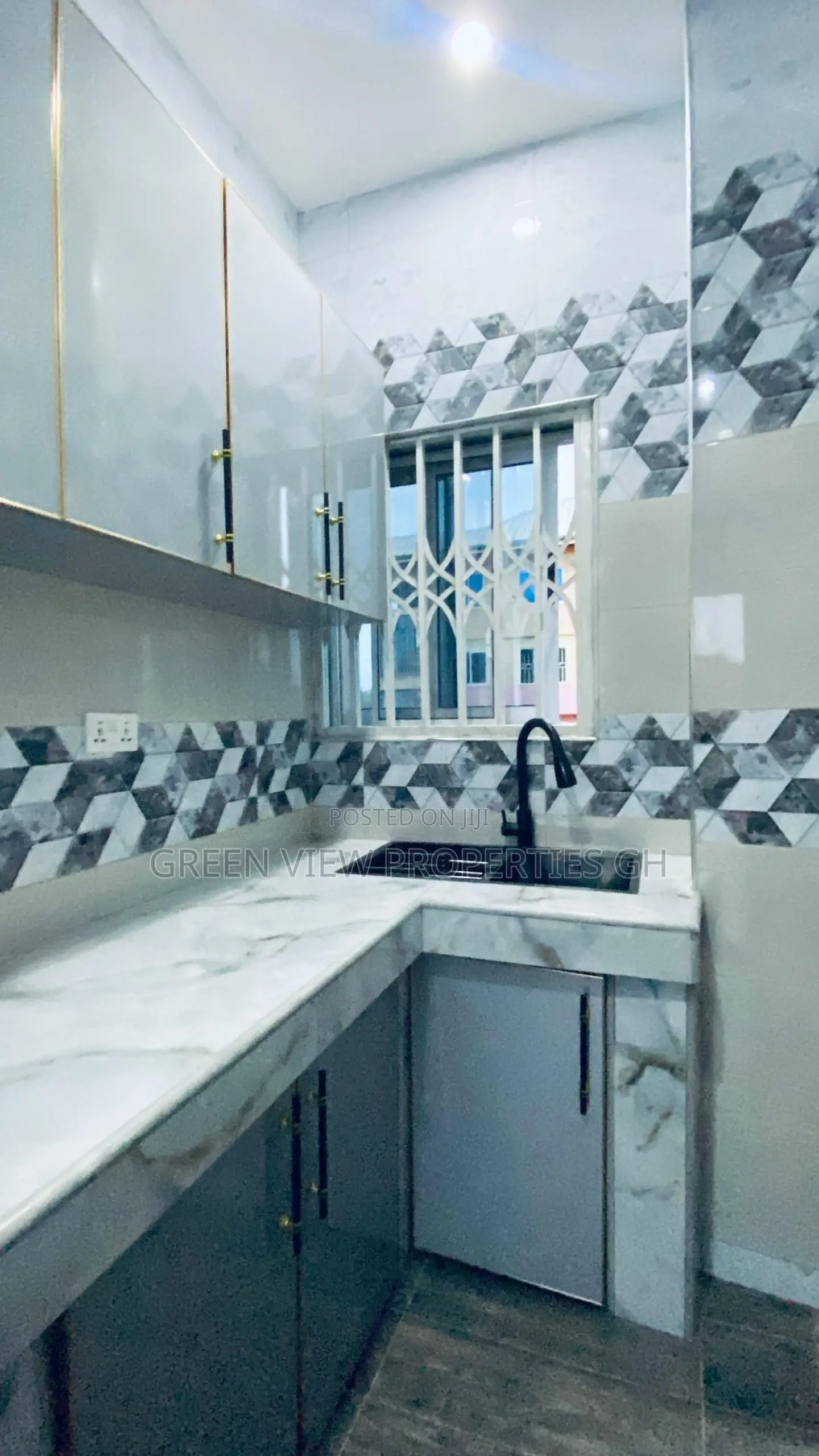 1bdrm Apartment in West Hills Mall Area for rent