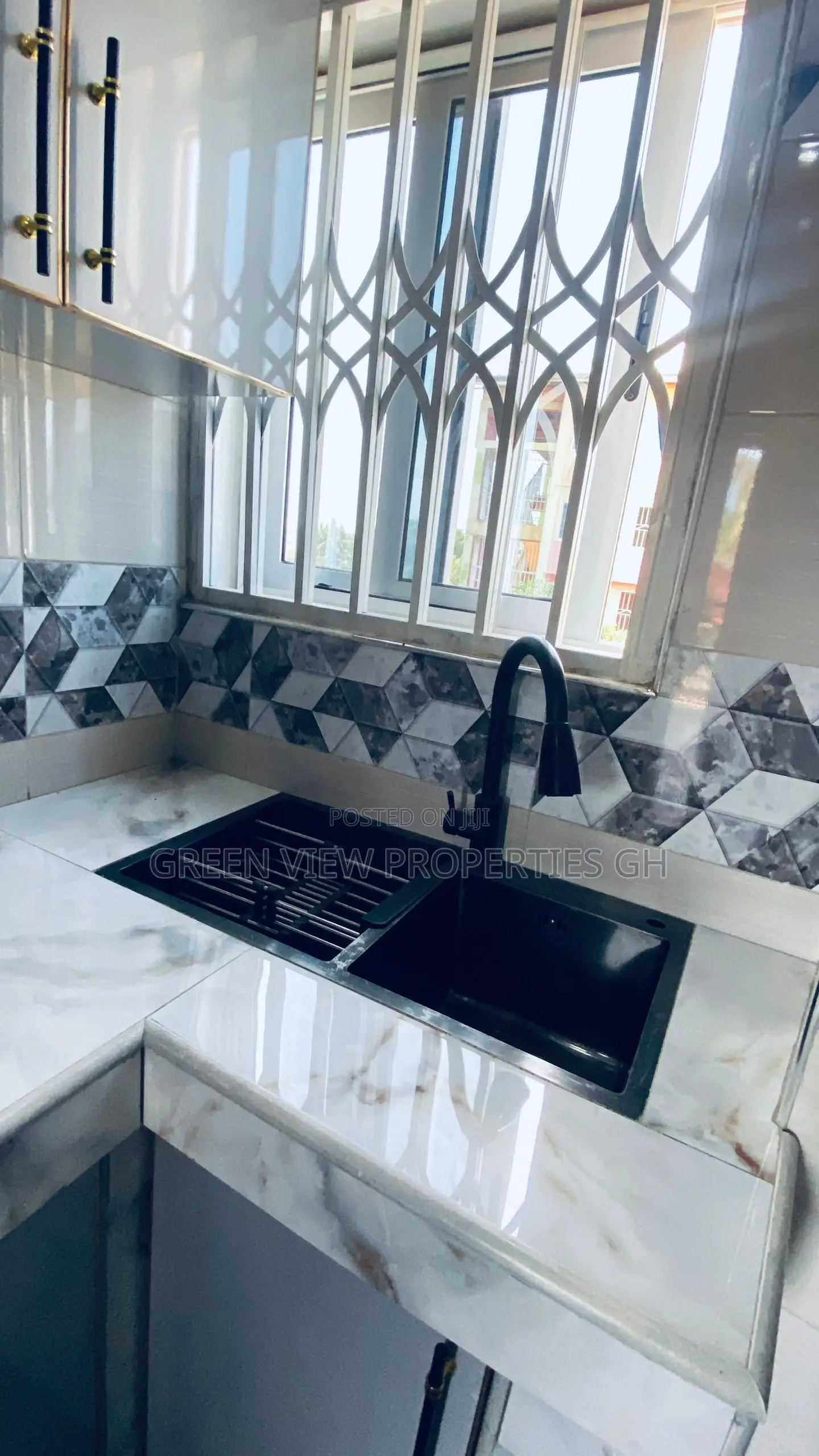 1bdrm Apartment in West Hills Mall Area for rent