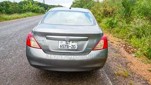Nissan Versa 2013 Gray