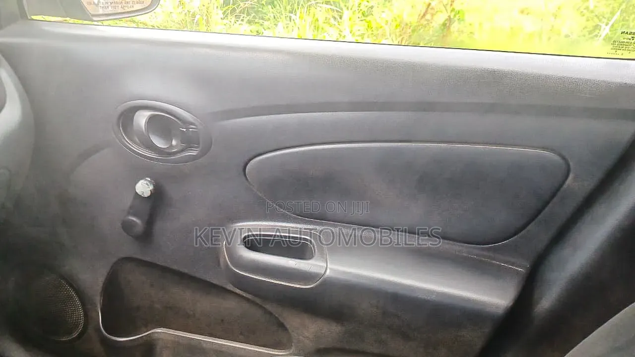 Nissan Versa 2013 Gray