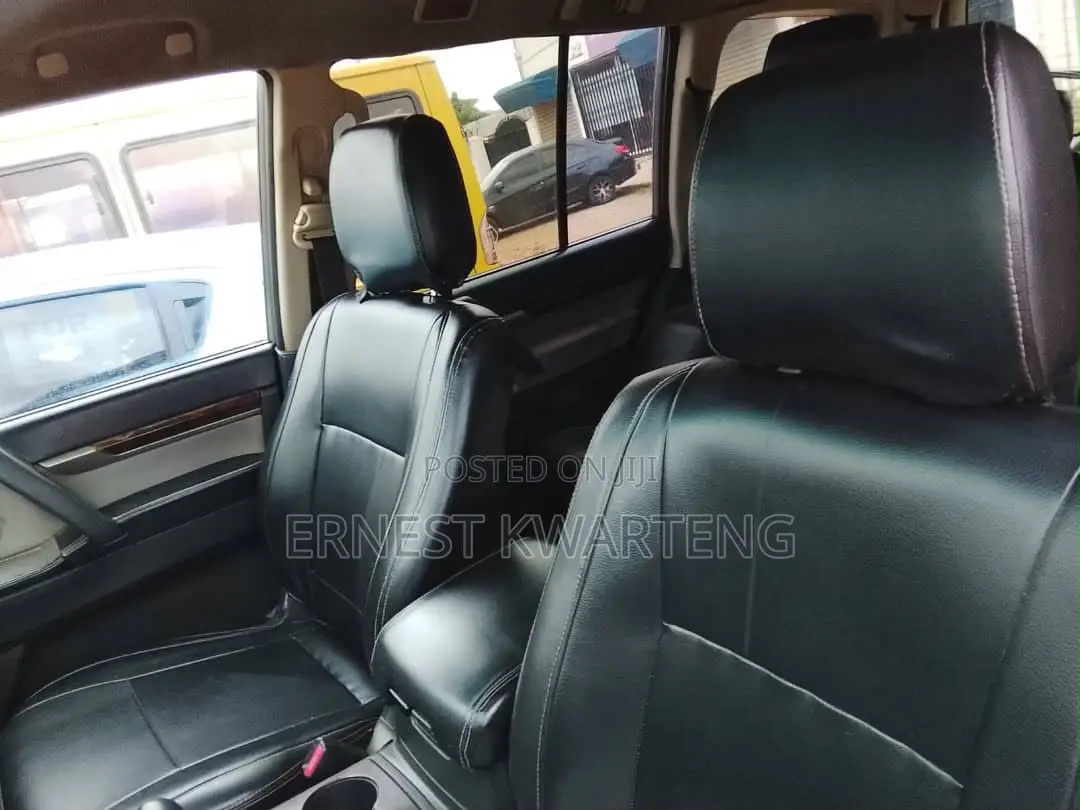 Mitsubishi Pajero 2015 Silver