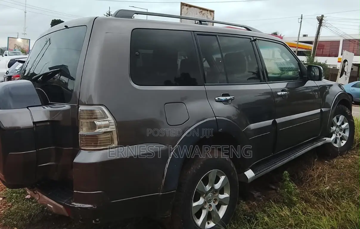 Mitsubishi Pajero 2015 Silver