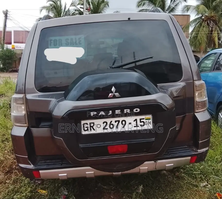 Mitsubishi Pajero 2015 Silver