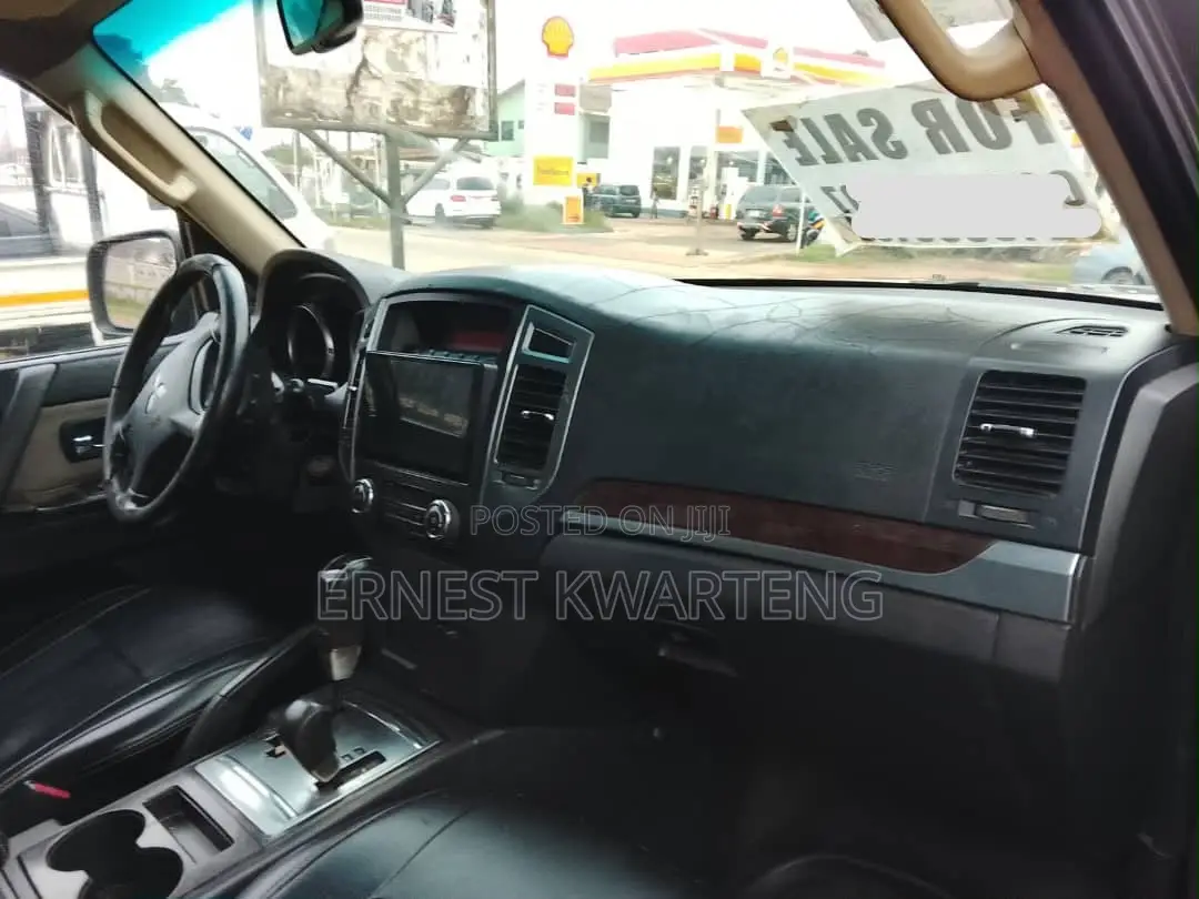 Mitsubishi Pajero 2015 Silver