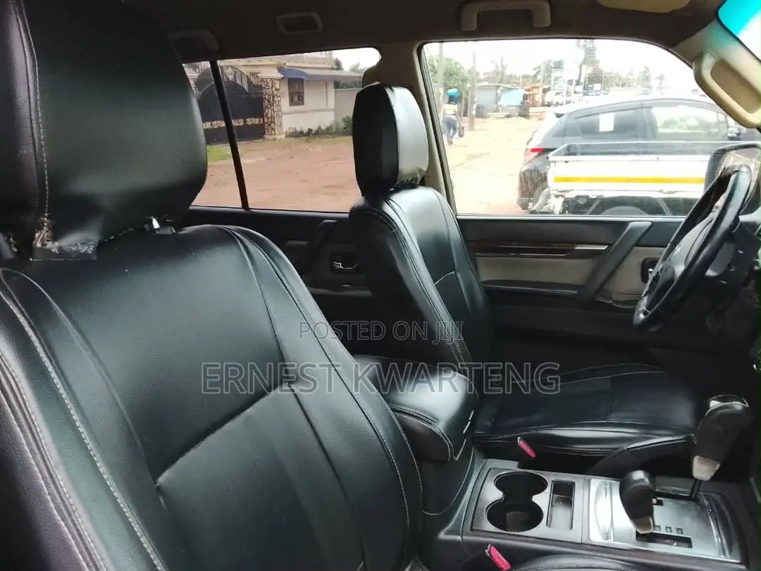 Mitsubishi Pajero 2015 Silver