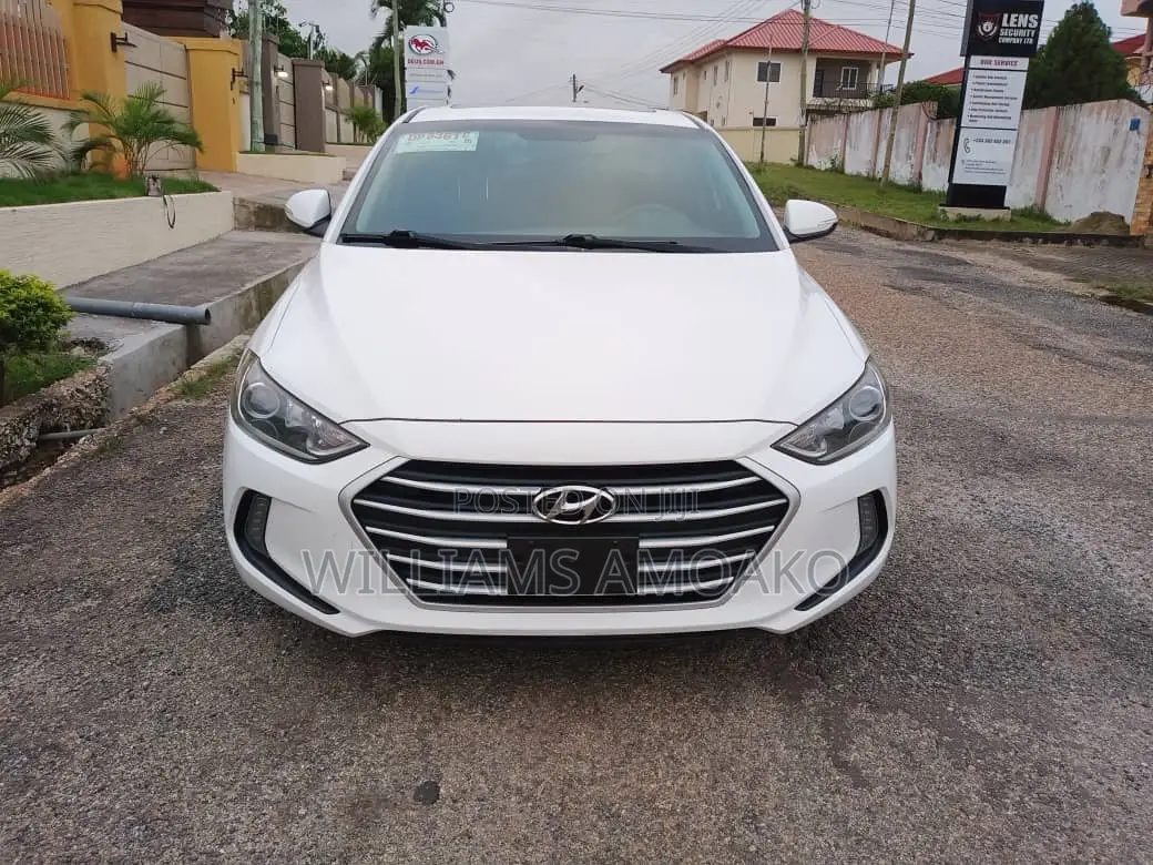 Hyundai Elantra SE Sedan FWD (2.0L 4cyl 6M) 2017 White